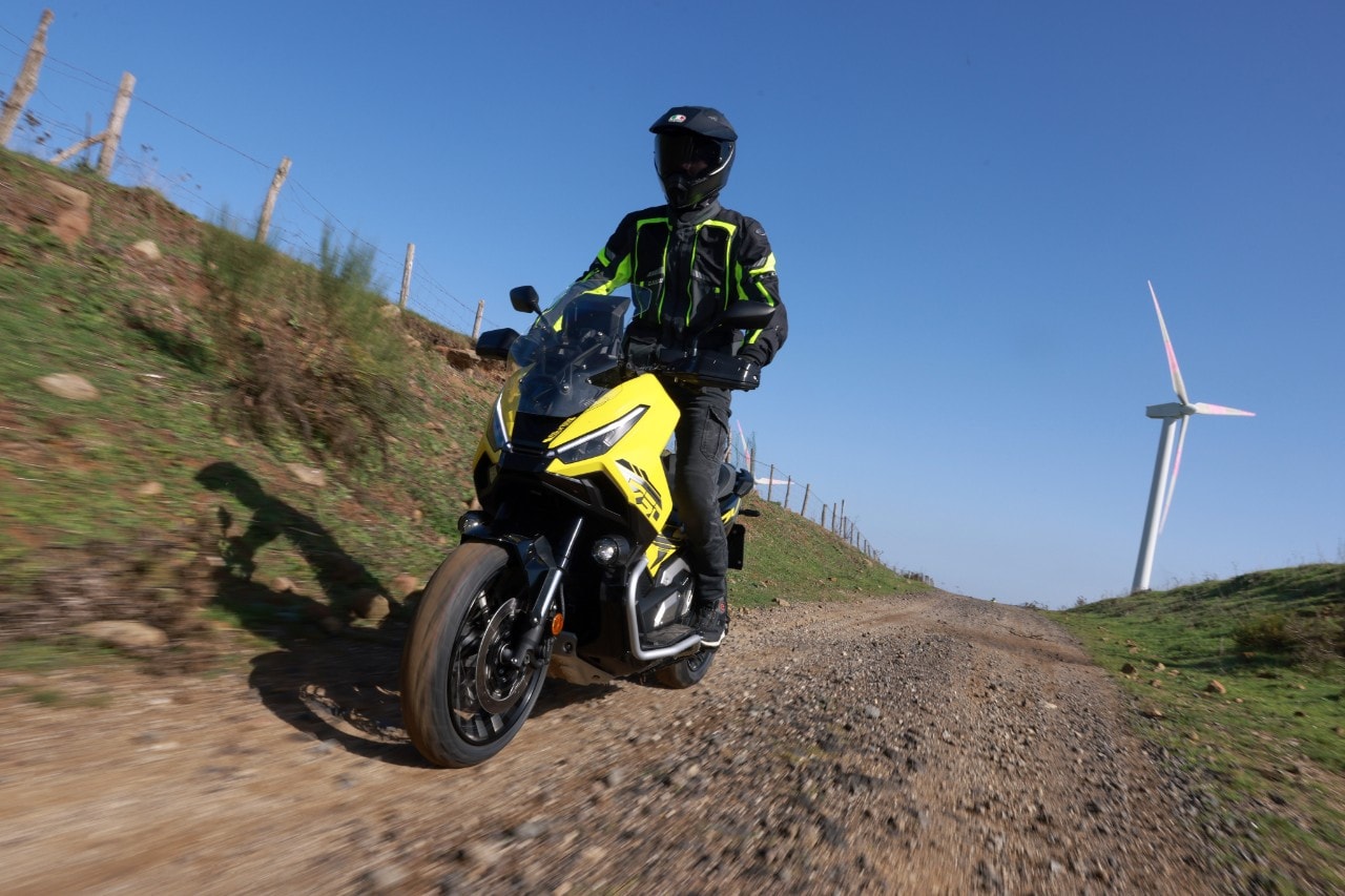 Honda X-ADV: tutte le immagini del modello 2025